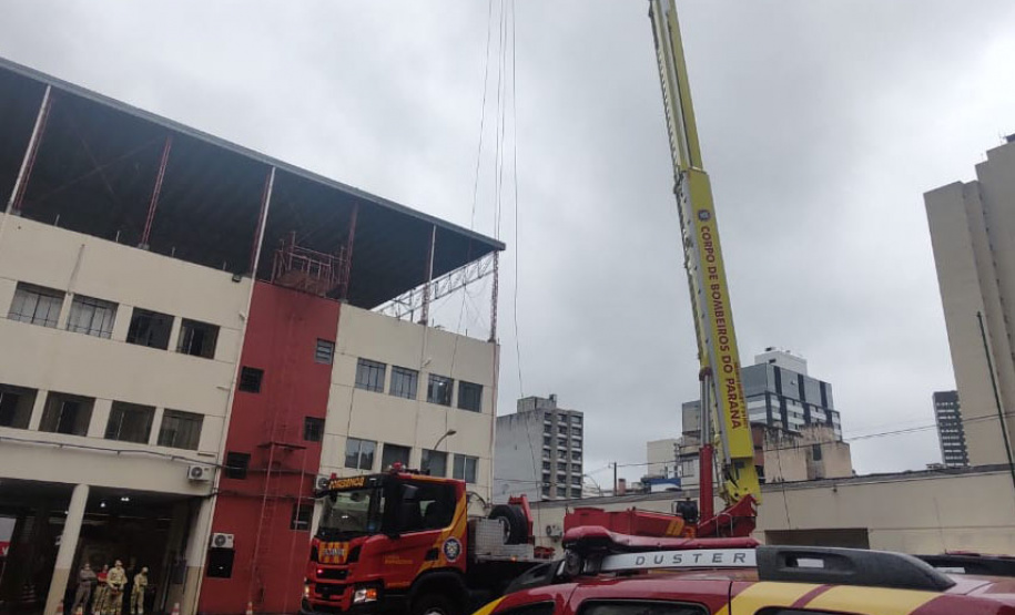 Plataformas mecânicas de 54 metros completam 5 anos de operação no CBMPR