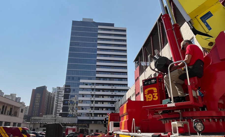 Plataformas mecânicas de 54 metros completam 5 anos de operação no CBMPR