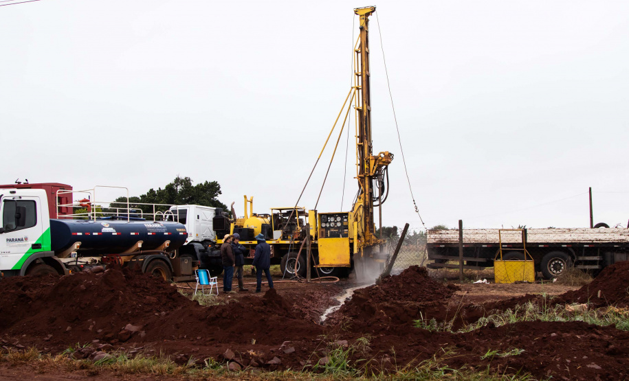 Governo do Estado, por meio do programa Água no Campo, prevê perfurar 200 poços artesianos em 2025.