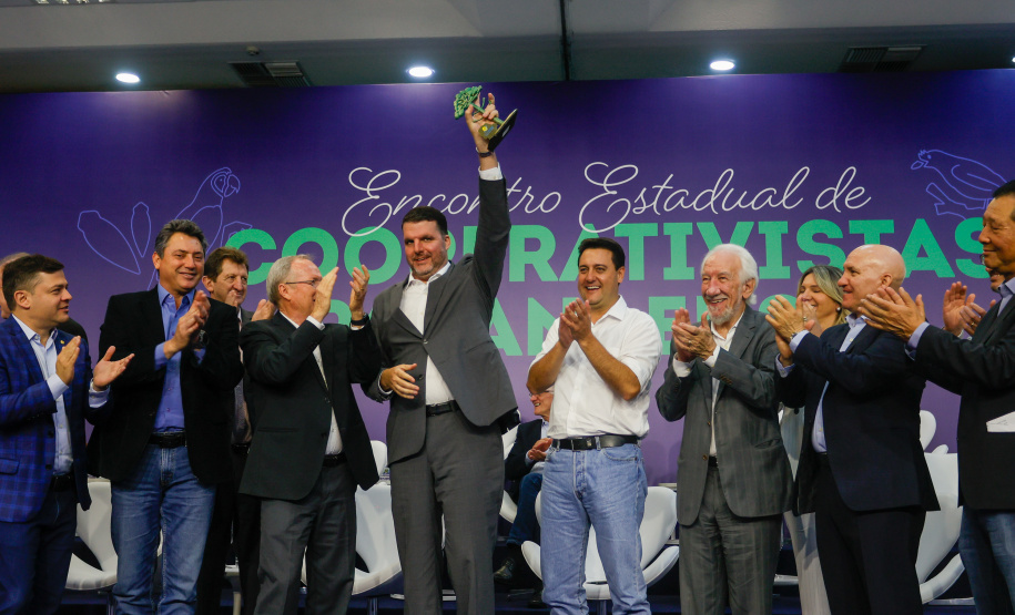 O governador Carlos Massa Ratinho Junior destacou, durante a abertura do Encontro das Cooperativas Paranaenses, nesta sexta-feira (29), a importância do sistema de cooperativo paranaense para os avanços econômicos do Estado.