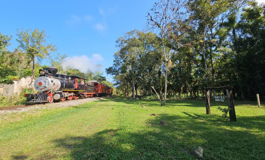 Gastronomia típica, música e cultura: Novo passeio de trem é opção turística para o verão paranaense