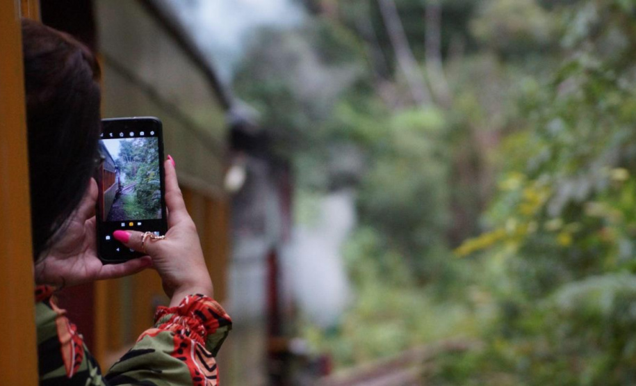 Gastronomia típica, música e cultura: Novo passeio de trem é opção turística para o verão paranaense