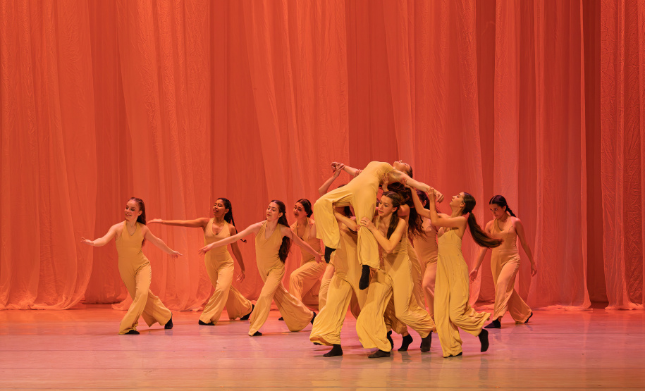 Escola de Dança Teatro Guaíra convida o público para o espetáculo  “Crisálida”