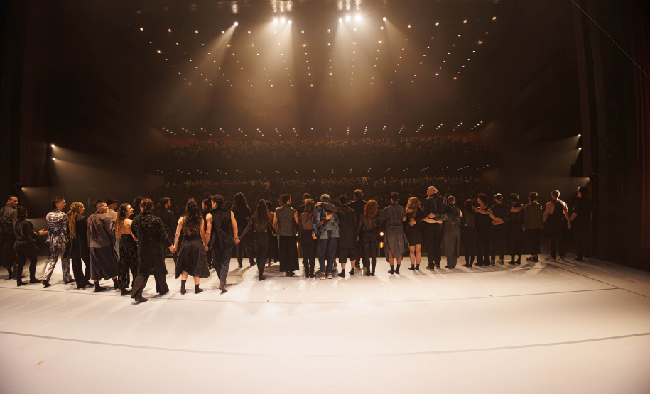 Mais nova obra do Balé Teatro Guaíra, “Orfeu e Eurídice” conquista o público
