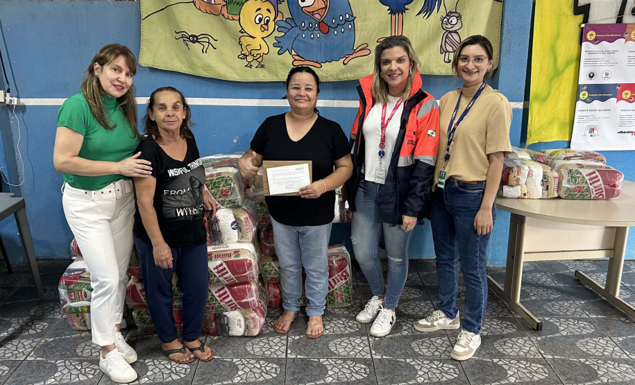 Cestas básicas arrecadadas na Corrida do Porto são distribuídas em Paranaguá