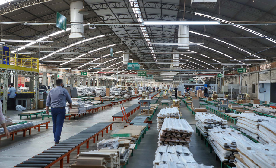 Indústria paranaense cresce o dobro da média nacional nos últimos doze meses