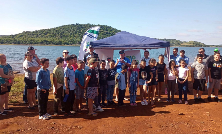 Na primeira fase do Rio Vivo, entre 2021 e 2022, foram soltos 1,1 milhão de peixes nativos no Iguaçu.