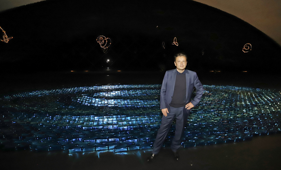 Museu Oscar Niemeyer celebra 22 anos com novas exposições, performances e entrada gratuita