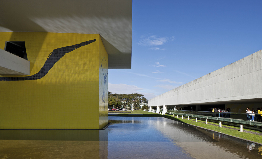 MON abrirá normalmente nos feriados