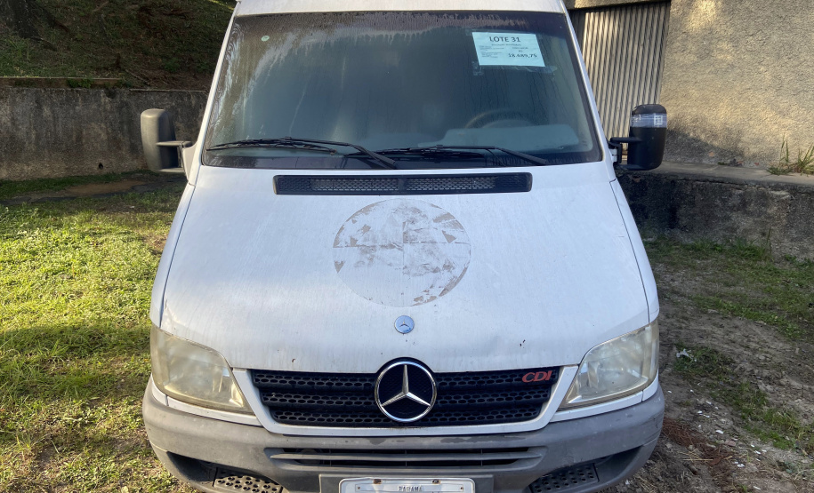 Governo do Paraná abre edital para leilão de veículos inservíveis e sucatas