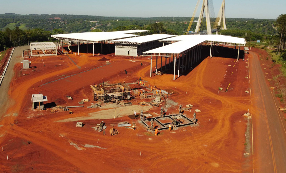 Perimetral Foz do Iguaçu Perimetral Leste de Foz chega a 48,64% e terá terceiro turno de trabalho