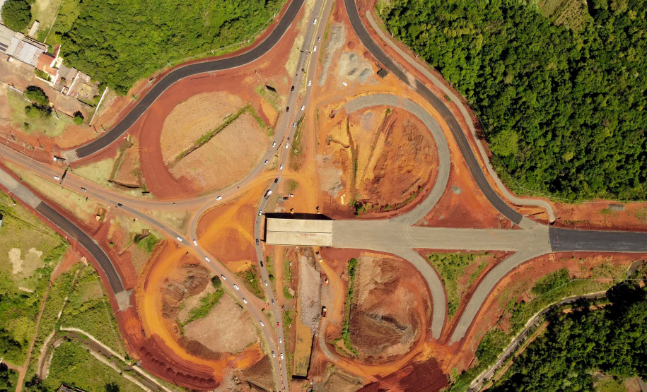 Perimetral Foz do Iguaçu Perimetral Leste de Foz chega a 48,64% e terá terceiro turno de trabalho