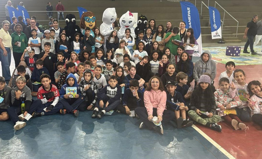 Programa Sanepar Perto de Você é mais uma opção de prestação de serviços da empresa. Usuários podem aproveitar a feira para ter, além de conhecer o trabalho da empresa, ter acesso à negociações, programa Água Solidária e atividades socioambientais.