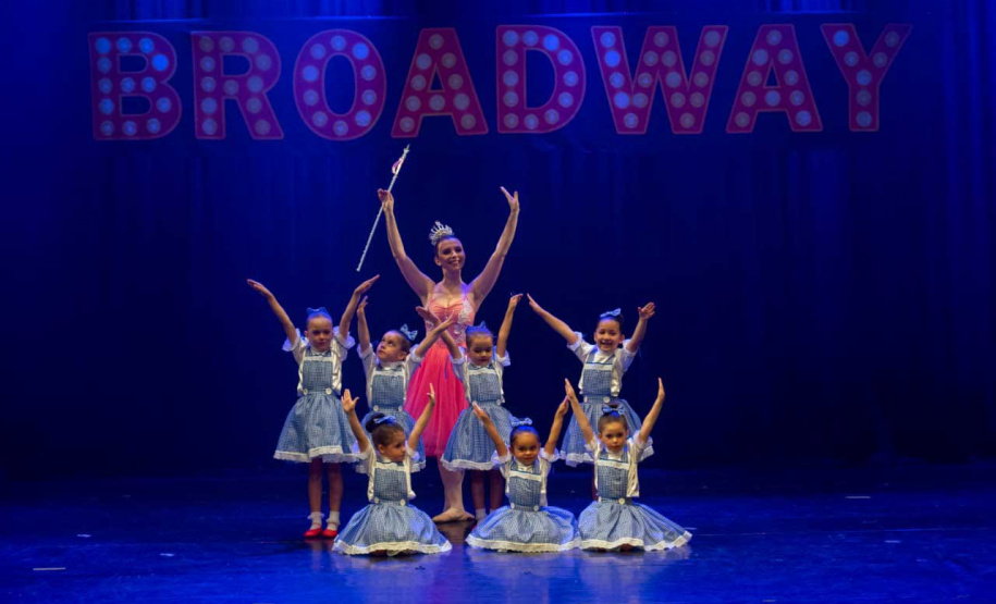Escola Arte da Dança apresenta "A Fabulosa Loja de Brinquedos