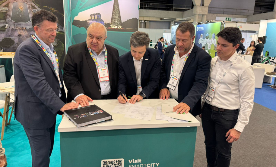 Em Barcelona, Invest Paraná e iCities assinam documento para realização do 1º Fórum Econômico Smart Brasil