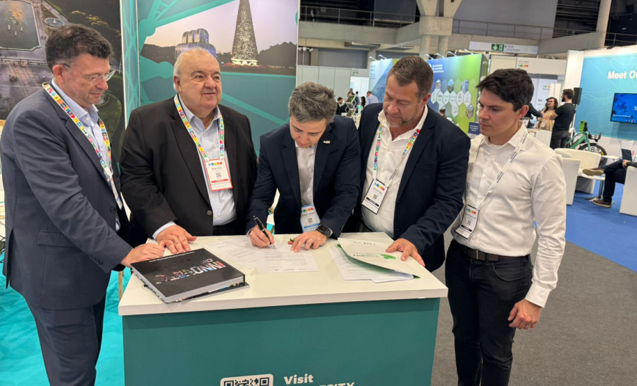 Em Barcelona, Invest Paraná e iCities assinam documento para realização do 1º Fórum Econômico Smart Brasil