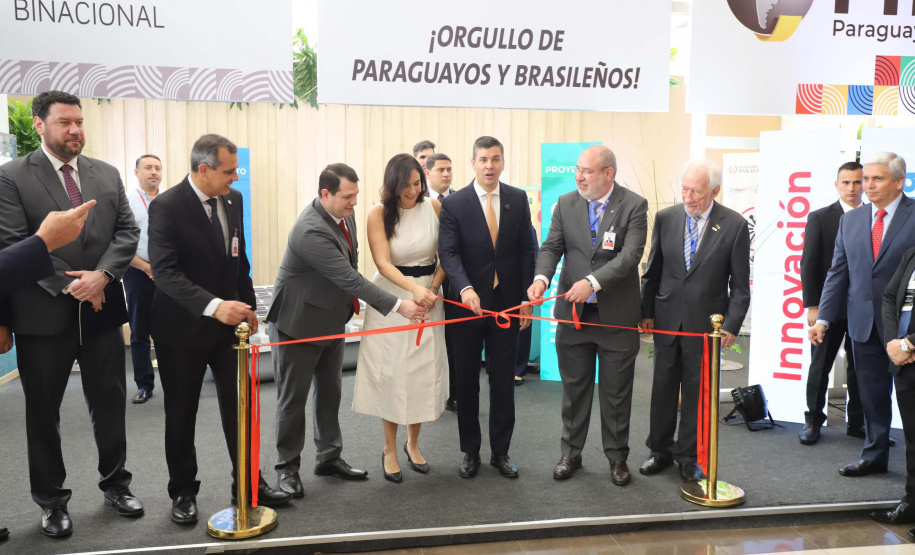 O vice-governador Darci Piana participou nesta quinta e sexta-feira (07 e 08) da 15ª edição da Expo Paraguai Brasil, realizada na sede da Confederação Sul-Americana de Futebol (Conmebol), na cidade de Luque, na Região Metropolitana de Assunção, no Paraguai.