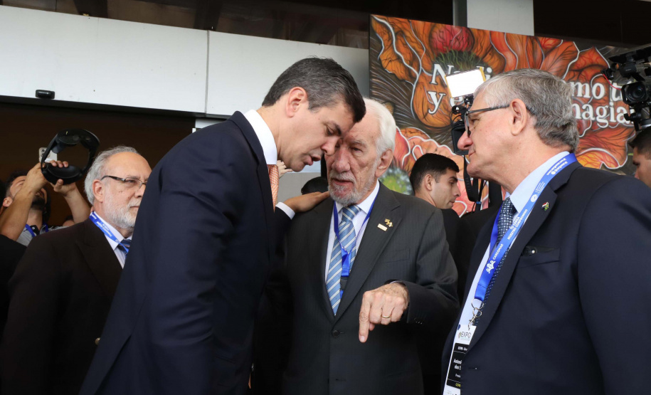 O vice-governador Darci Piana participou nesta quinta e sexta-feira (07 e 08) da 15ª edição da Expo Paraguai Brasil, realizada na sede da Confederação Sul-Americana de Futebol (Conmebol), na cidade de Luque, na Região Metropolitana de Assunção, no Paraguai.