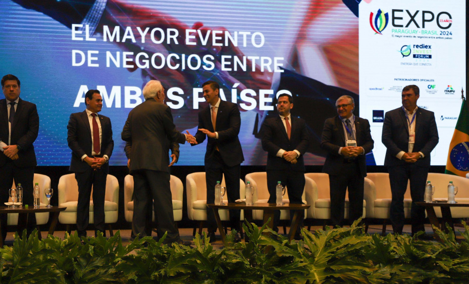 O vice-governador Darci Piana participou nesta quinta e sexta-feira (07 e 08) da 15ª edição da Expo Paraguai Brasil, realizada na sede da Confederação Sul-Americana de Futebol (Conmebol), na cidade de Luque, na Região Metropolitana de Assunção, no Paraguai.