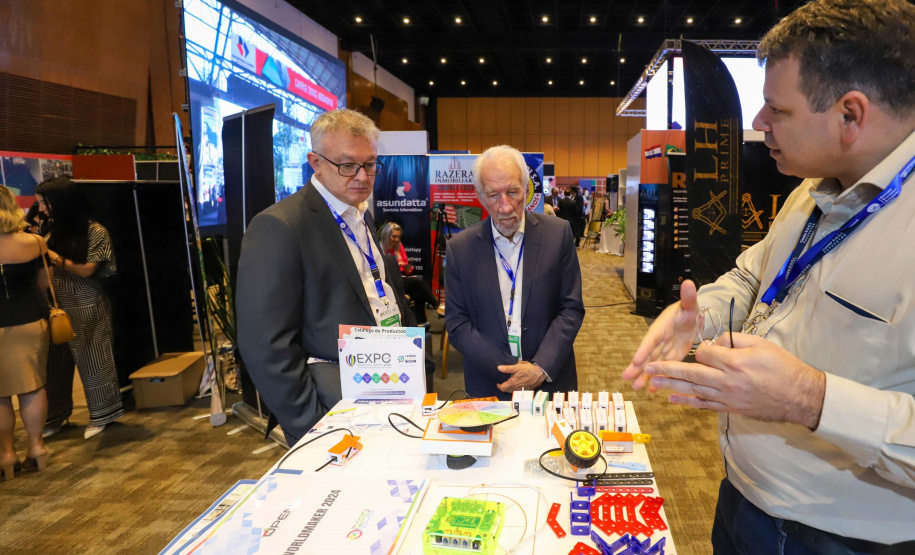 O vice-governador Darci Piana participou nesta quinta e sexta-feira (07 e 08) da 15ª edição da Expo Paraguai Brasil, realizada na sede da Confederação Sul-Americana de Futebol (Conmebol), na cidade de Luque, na Região Metropolitana de Assunção, no Paraguai.