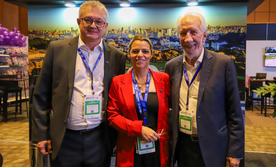 O vice-governador Darci Piana participou nesta quinta e sexta-feira (07 e 08) da 15ª edição da Expo Paraguai Brasil, realizada na sede da Confederação Sul-Americana de Futebol (Conmebol), na cidade de Luque, na Região Metropolitana de Assunção, no Paraguai.