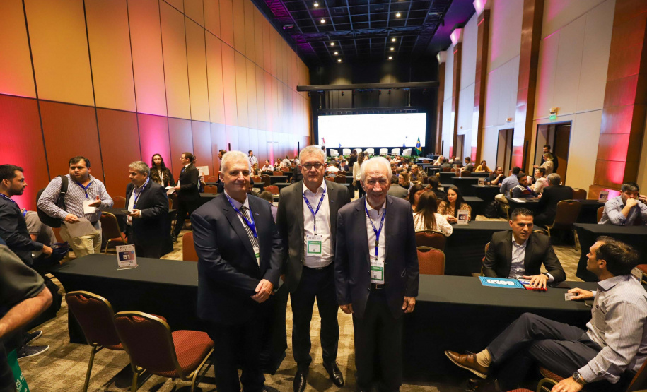 O vice-governador Darci Piana participou nesta quinta e sexta-feira (07 e 08) da 15ª edição da Expo Paraguai Brasil, realizada na sede da Confederação Sul-Americana de Futebol (Conmebol), na cidade de Luque, na Região Metropolitana de Assunção, no Paraguai.