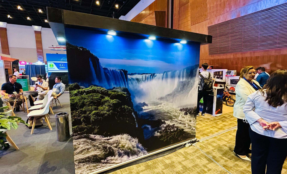 O vice-governador Darci Piana participou nesta quinta e sexta-feira (07 e 08) da 15ª edição da Expo Paraguai Brasil, realizada na sede da Confederação Sul-Americana de Futebol (Conmebol), na cidade de Luque, na Região Metropolitana de Assunção, no Paraguai.