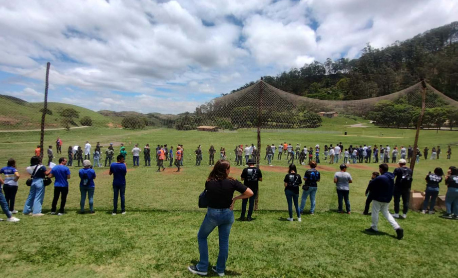 Lançando sonhos: alunos de Campo Magro Conquistam pódio com foguete de garrafas pet
