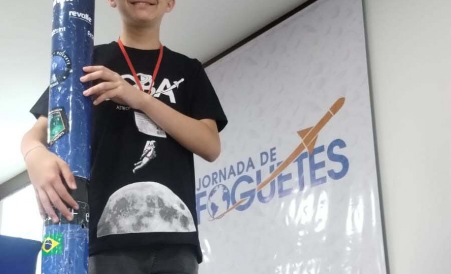 Lançando sonhos: alunos de Campo Magro Conquistam pódio com foguete de garrafas pet