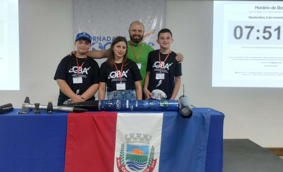 Lançando sonhos: alunos de Campo Magro Conquistam pódio com foguete de garrafas pet