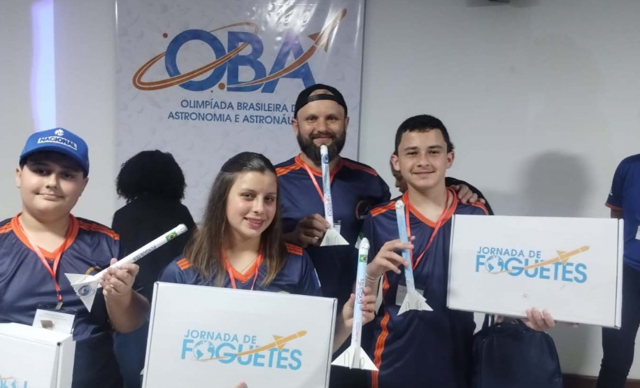 Lançando sonhos: alunos de Campo Magro Conquistam pódio com foguete de garrafas pet