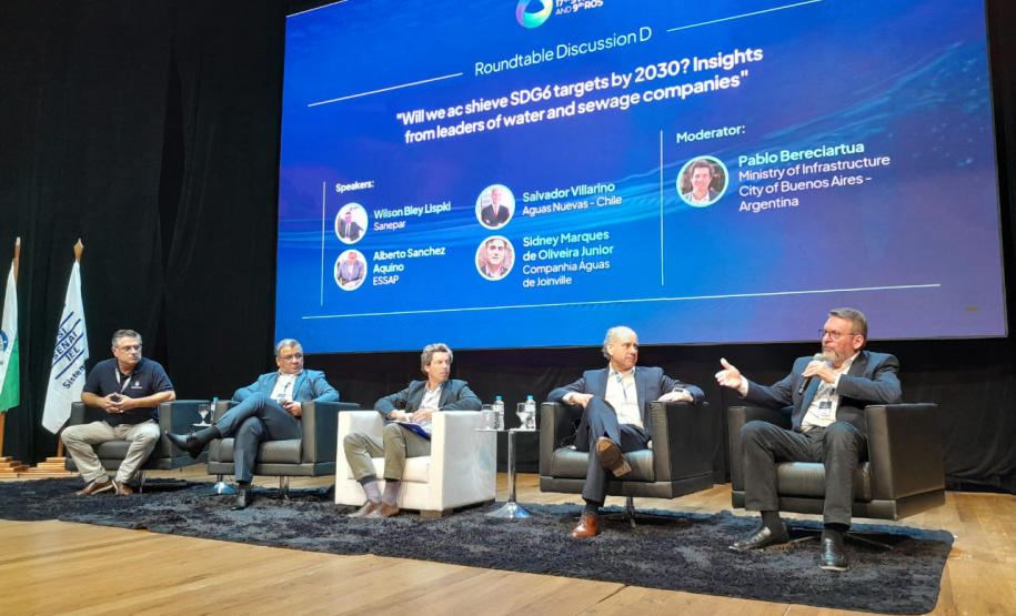 SANEPAR discute universalização do saneamento junto a lideranças internacionais do setor