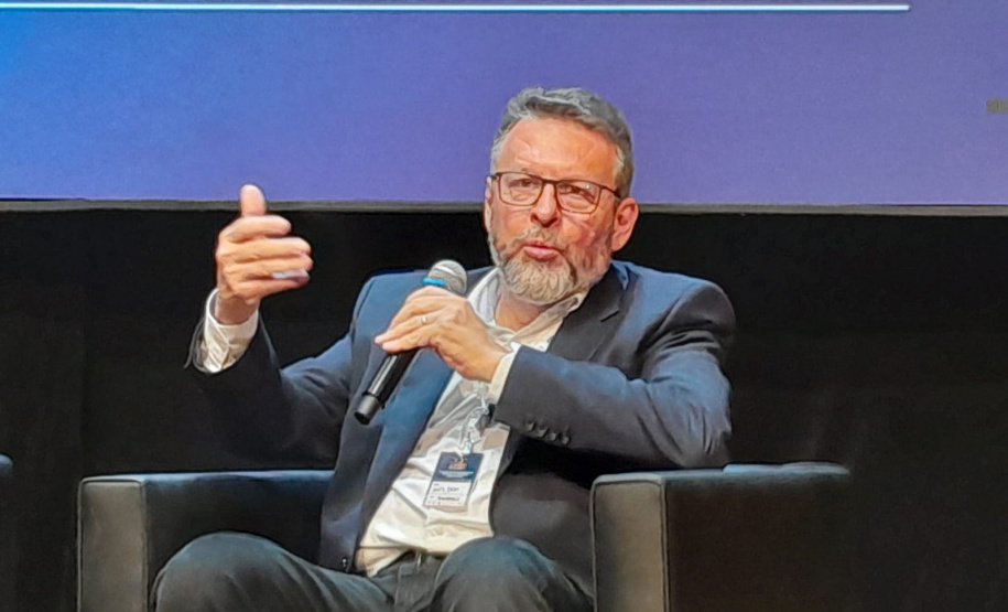 SANEPAR discute universalização do saneamento junto a lideranças internacionais do setor