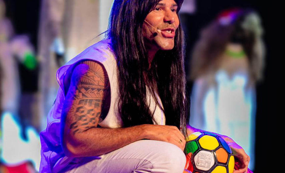 Atazanado: Rodrigo Sant’Anna traz novo show de humor para Curitiba