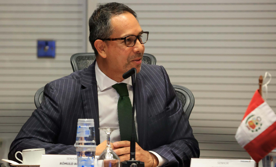 Vice-governador Darci Piana apresenta Caminhos do Peabiru ao embaixador do Peru