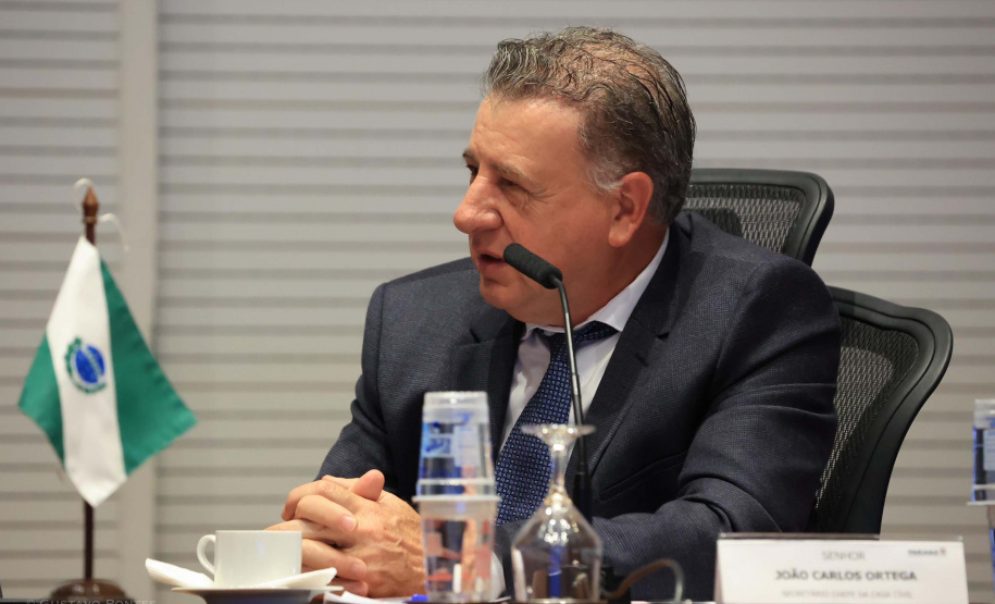 Vice-governador Darci Piana apresenta Caminhos do Peabiru ao embaixador do Peru