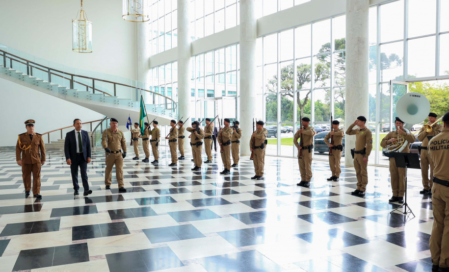 Vice-governador Darci Piana apresenta Caminhos do Peabiru ao embaixador do Peru