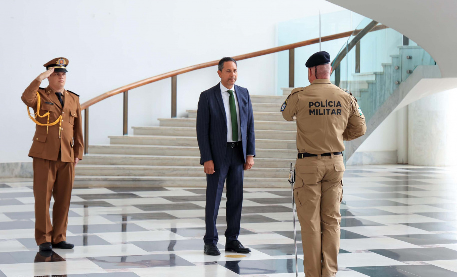 Vice-governador Darci Piana apresenta Caminhos do Peabiru ao embaixador do Peru