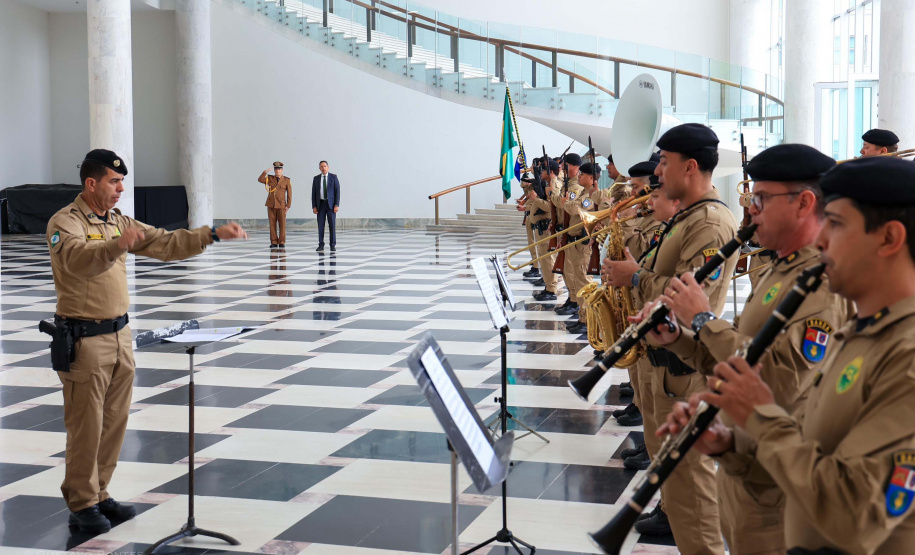 Vice-governador Darci Piana apresenta Caminhos do Peabiru ao embaixador do Peru