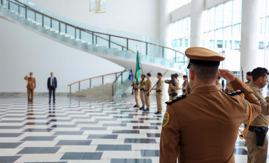 Vice-governador Darci Piana apresenta Caminhos do Peabiru ao embaixador do Peru