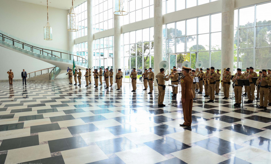 Vice-governador Darci Piana apresenta Caminhos do Peabiru ao embaixador do Peru