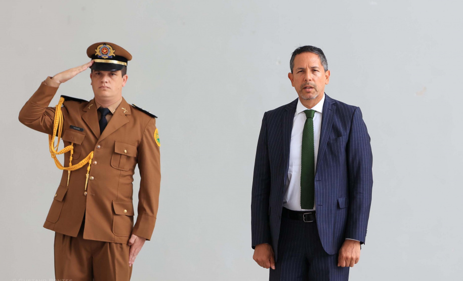 Vice-governador Darci Piana apresenta Caminhos do Peabiru ao embaixador do Peru