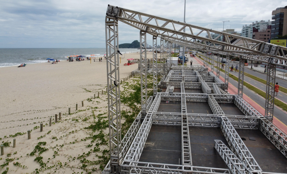 Estruturas estão sendo montadas em Matinhos e Pontal do Paraná para os shows do Verão Maior Paraná