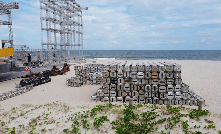 Estruturas estão sendo montadas em Matinhos e Pontal do Paraná para os shows do Verão Maior Paraná