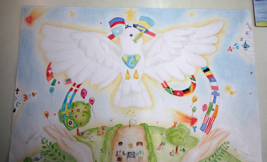 Aluna de desenho do Centro Juvenil de Artes Plásticas é vencedora paranaense de concurso internacional