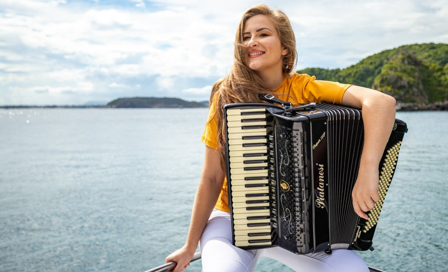 Palcos Sunset terão mais de 48 shows gratuitos de artistas paranaenses no Verão Maior Paraná