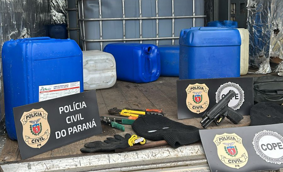 PCPR apreende caminhão furtado com 1,5 mil litros de combustível ilegal e prende dois homens em Curitiba