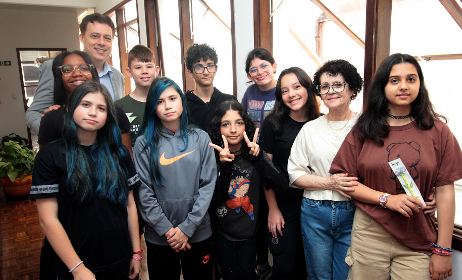 Aluna de desenho do Centro Juvenil de Artes Plásticas é vencedora paranaense de concurso internacional