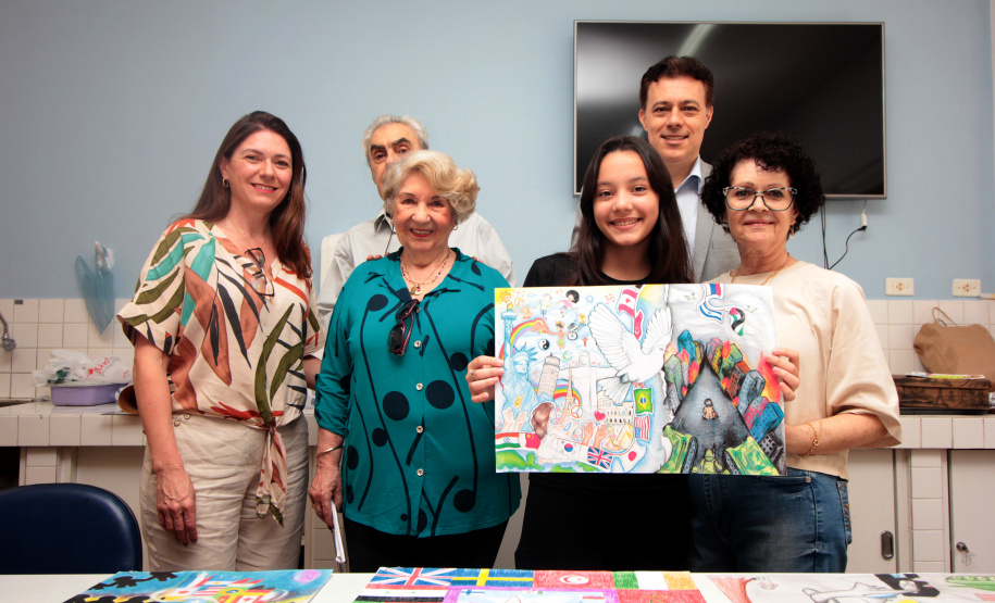 Aluna de desenho do Centro Juvenil de Artes Plásticas é vencedora paranaense de concurso internacional