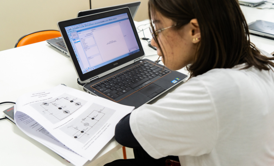 SEED SENAI AMPLIAM CURSOS TECNICOS